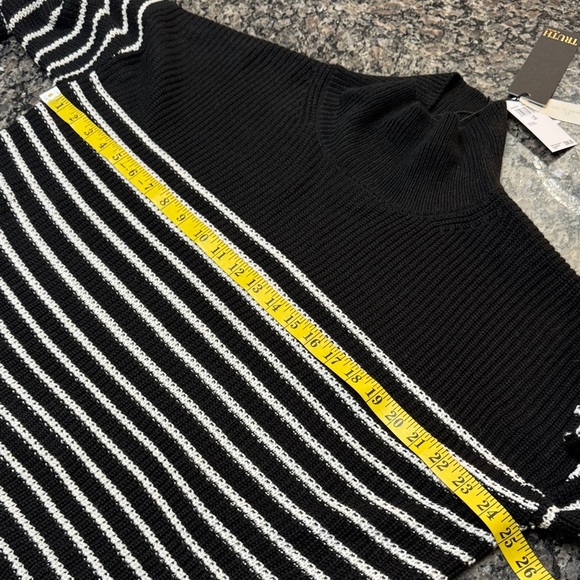 Truth Black and White Striped knit Sweater NWT L - Picture 8 of 11